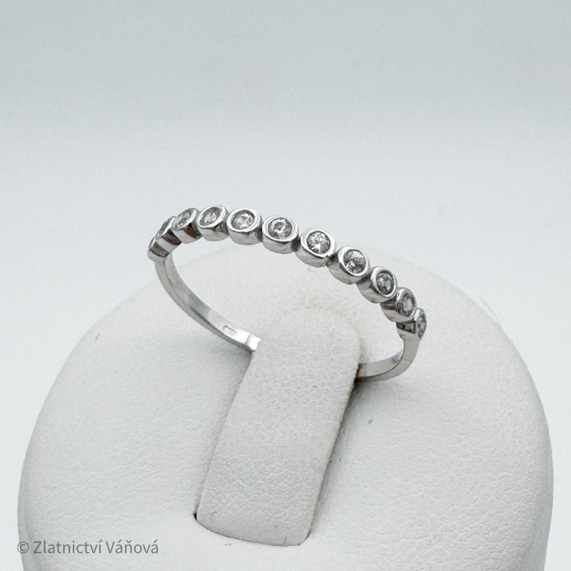 Bílé zlato prsten se zirkony